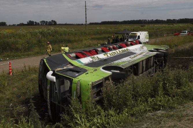 Ruta 2: tras el vuelco del micro, descartaron alcohol en los choferes y crecen las dudas sobre las causas del&nbsp;accidente