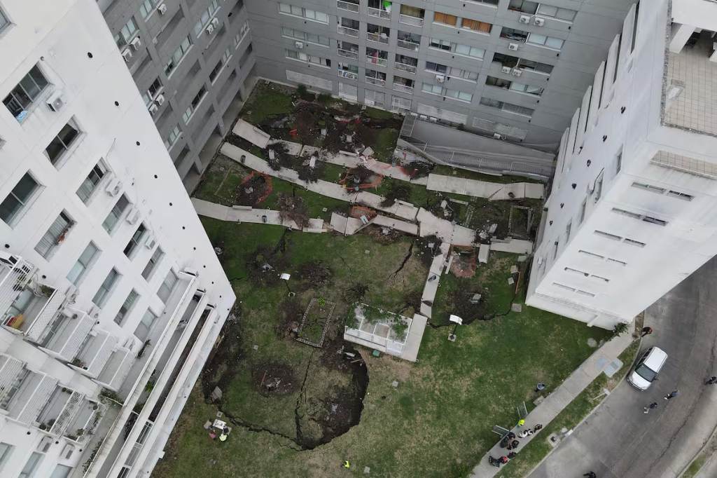 Se derrumbó un patio interno en un edificio en Parque Patricios y evacuaron a cientos de&nbsp;vecinos