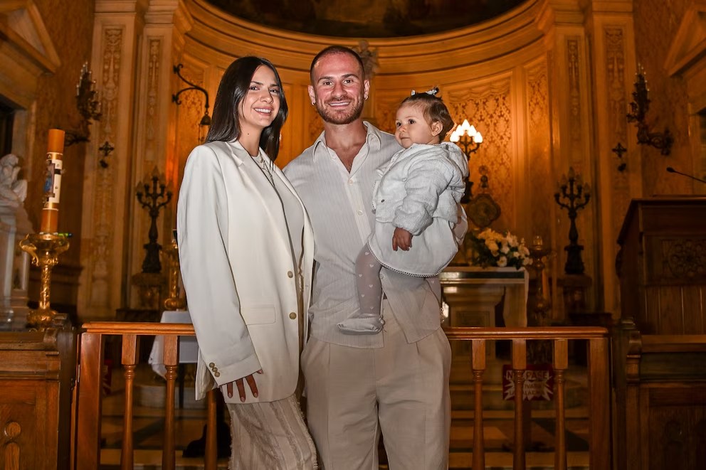 Alaia recibió el bautismo rodeada de sus padres, padrinos y&nbsp;familiares